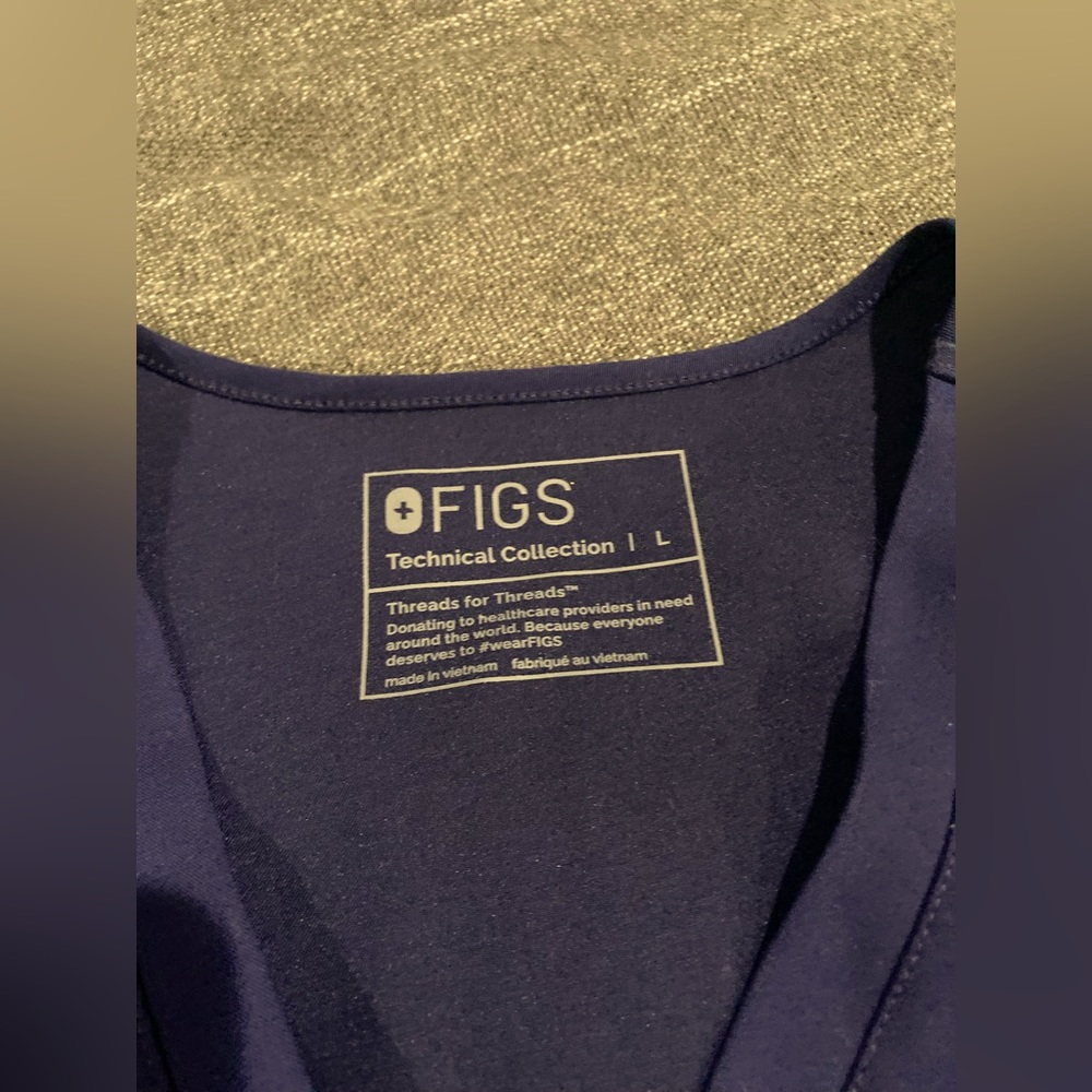FIGS // SCRUB TOP // DARK BLUE // LARGE
